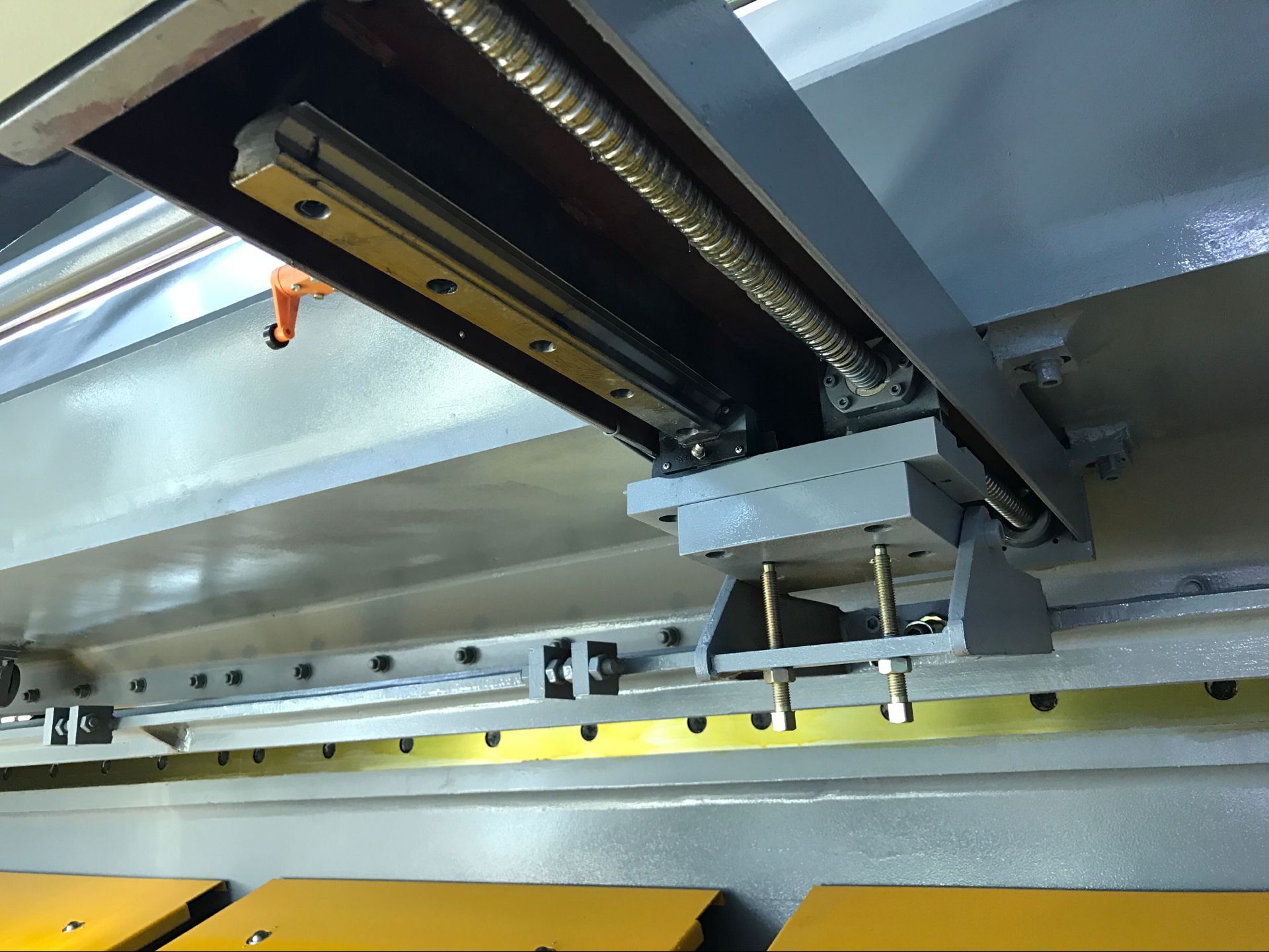 parafuso da esfera e guia linear para trás gauge.jpg