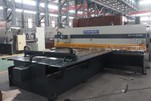 Guilhotina do metal de AHYW 4M com a auto tabela de alimentação