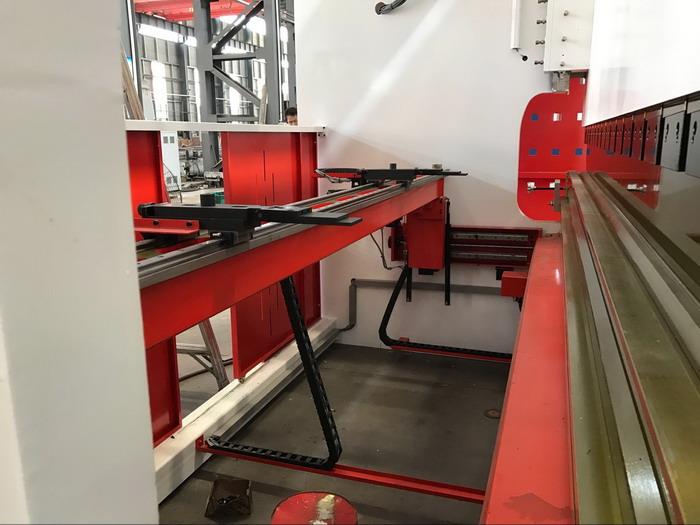 X R Z1 Z2 4 axis cnc auto press brake back gauges China AHYW