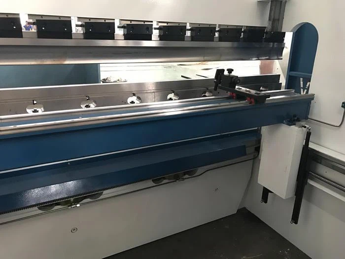 Yawei 130T PBH 5 axis cnc press brakes X bending back gauge china factory